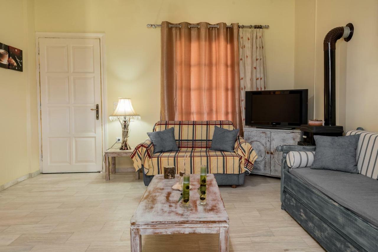 Augoustinos Villa Sarakinádhon Buitenkant foto